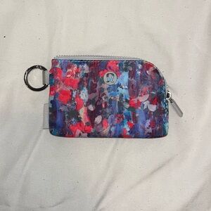 Lulu clippable card pouch
